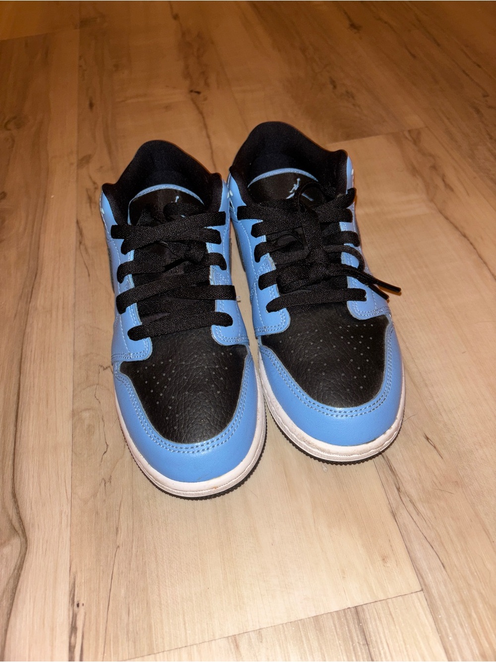 Nike Kids Black and Light Blue Low-Top Sneakers